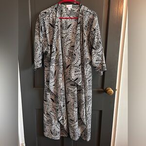 Medium Shirley Kimono by Lularoe.  Black and white.